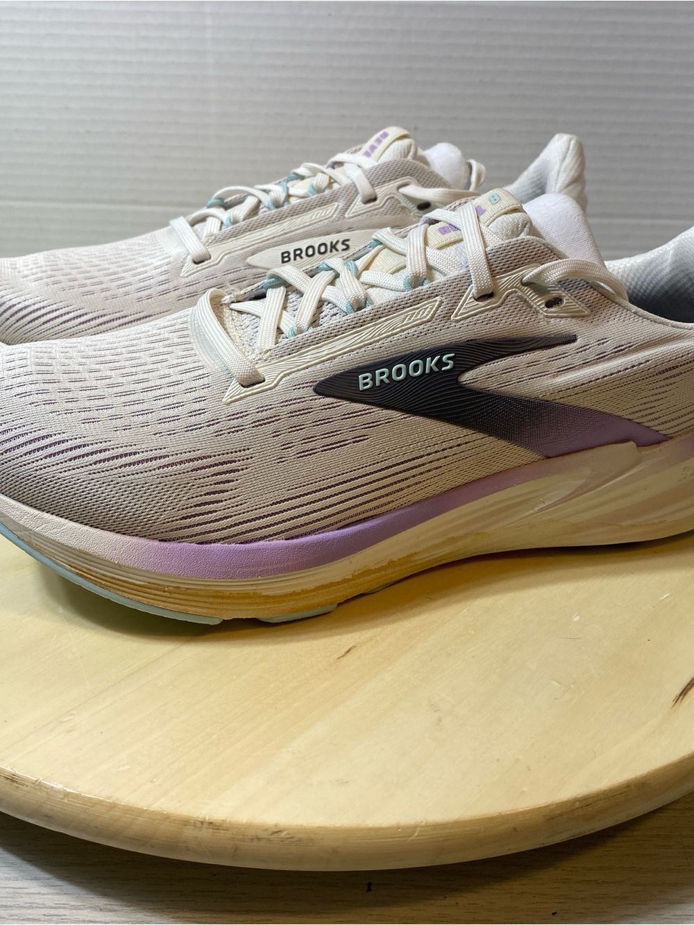 Brooks Revel 6 Women's Running Shoes Size 9 Medium B cream Purple 1204561B160 - Picture 3 of 11
